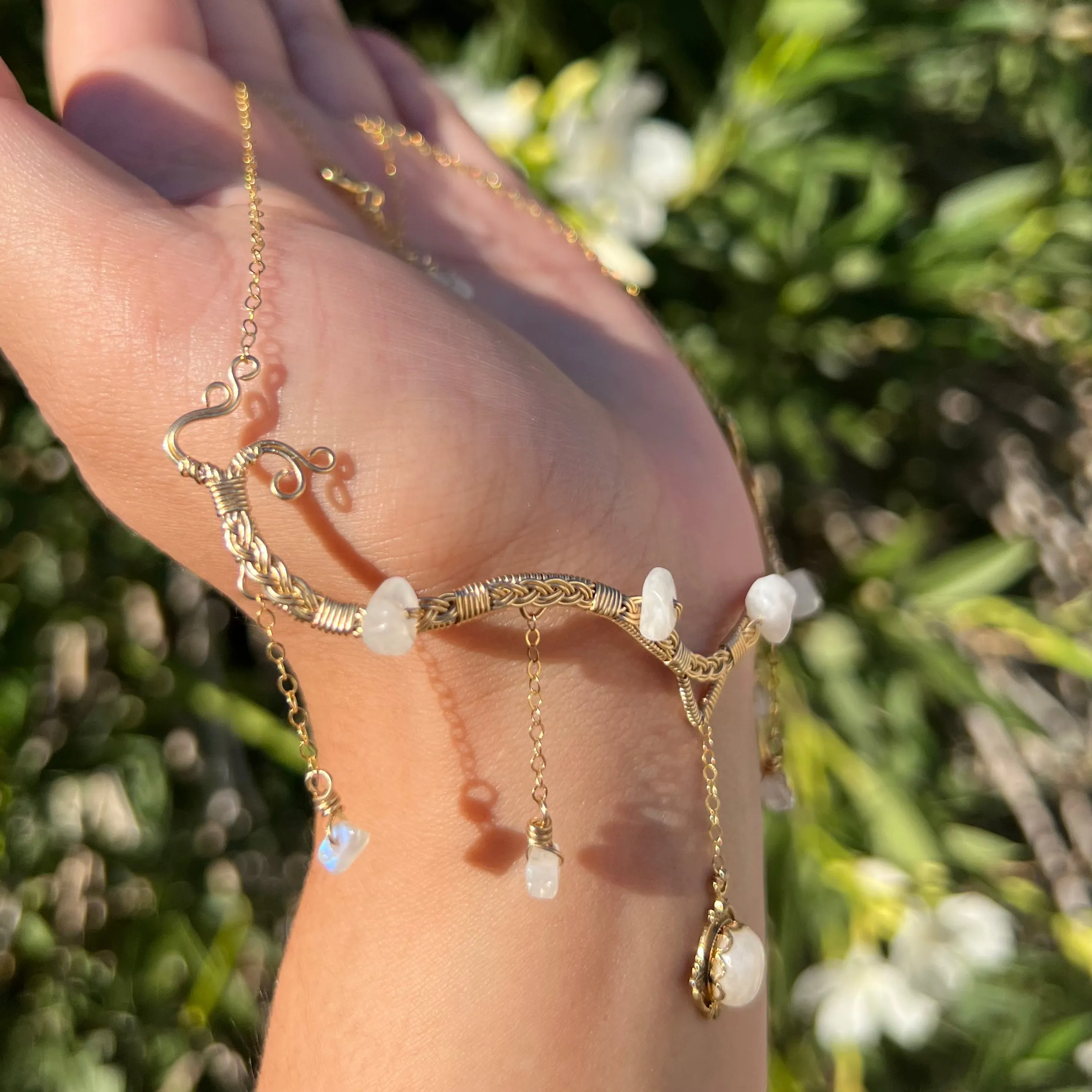 Astraea in Rainbow Moonstone 14KGF ✵