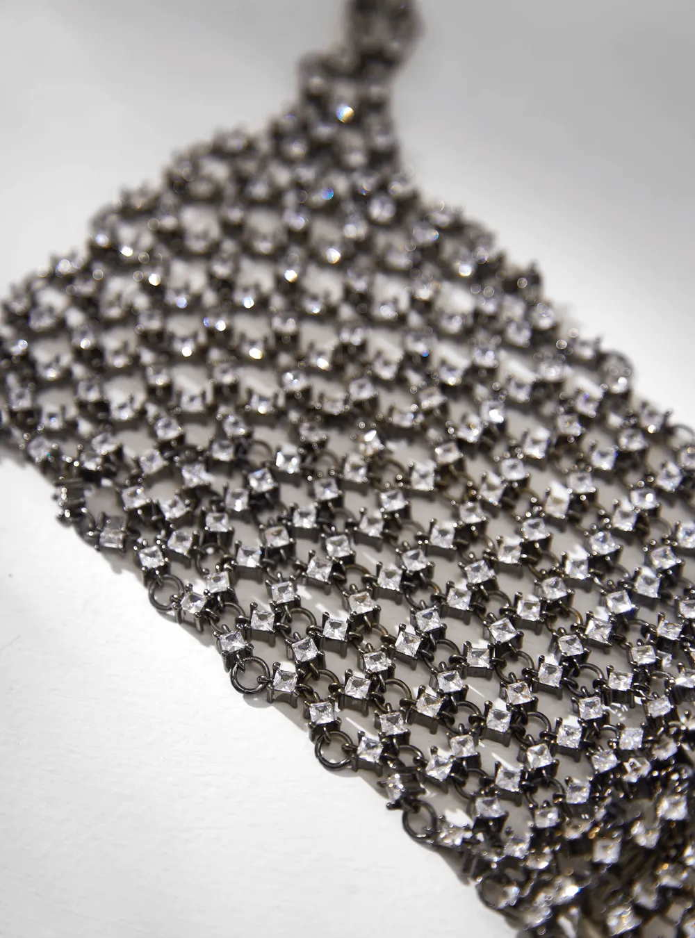 Drip OH Chainmail Gloves In Rhinestone