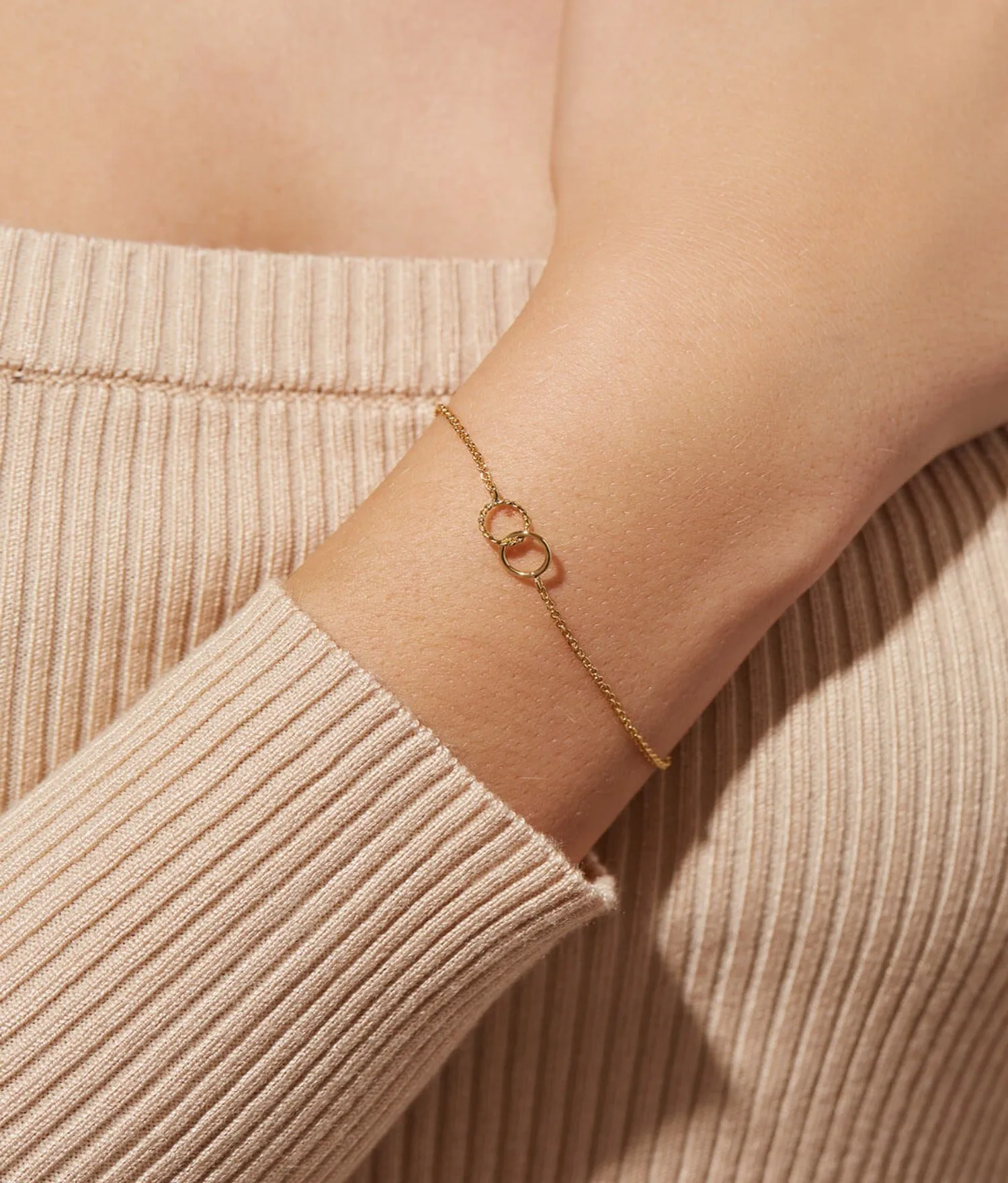 Interlocking Circles Bracelet - Jill