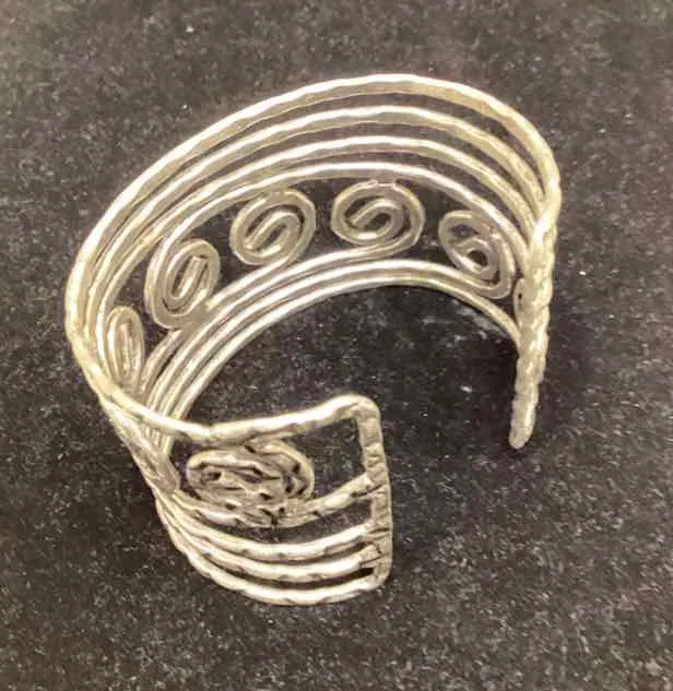 Silver Cuff [Costume]